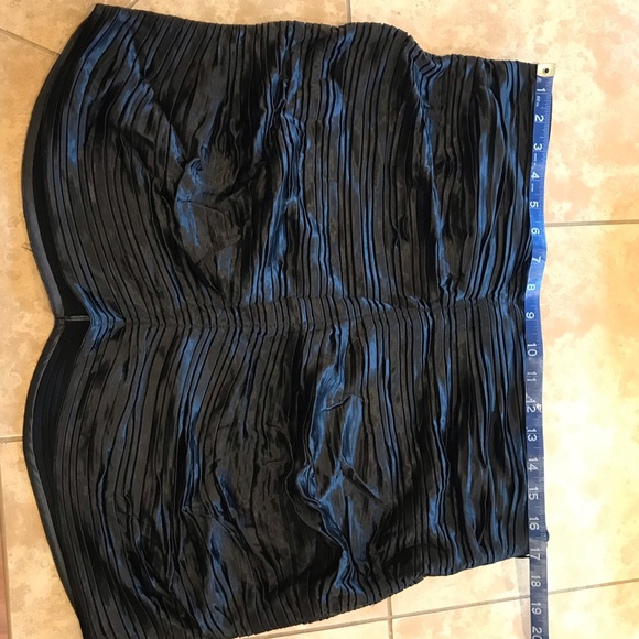 Gorgeous soft silky body hugging cute skirt - Picture 5 of 7